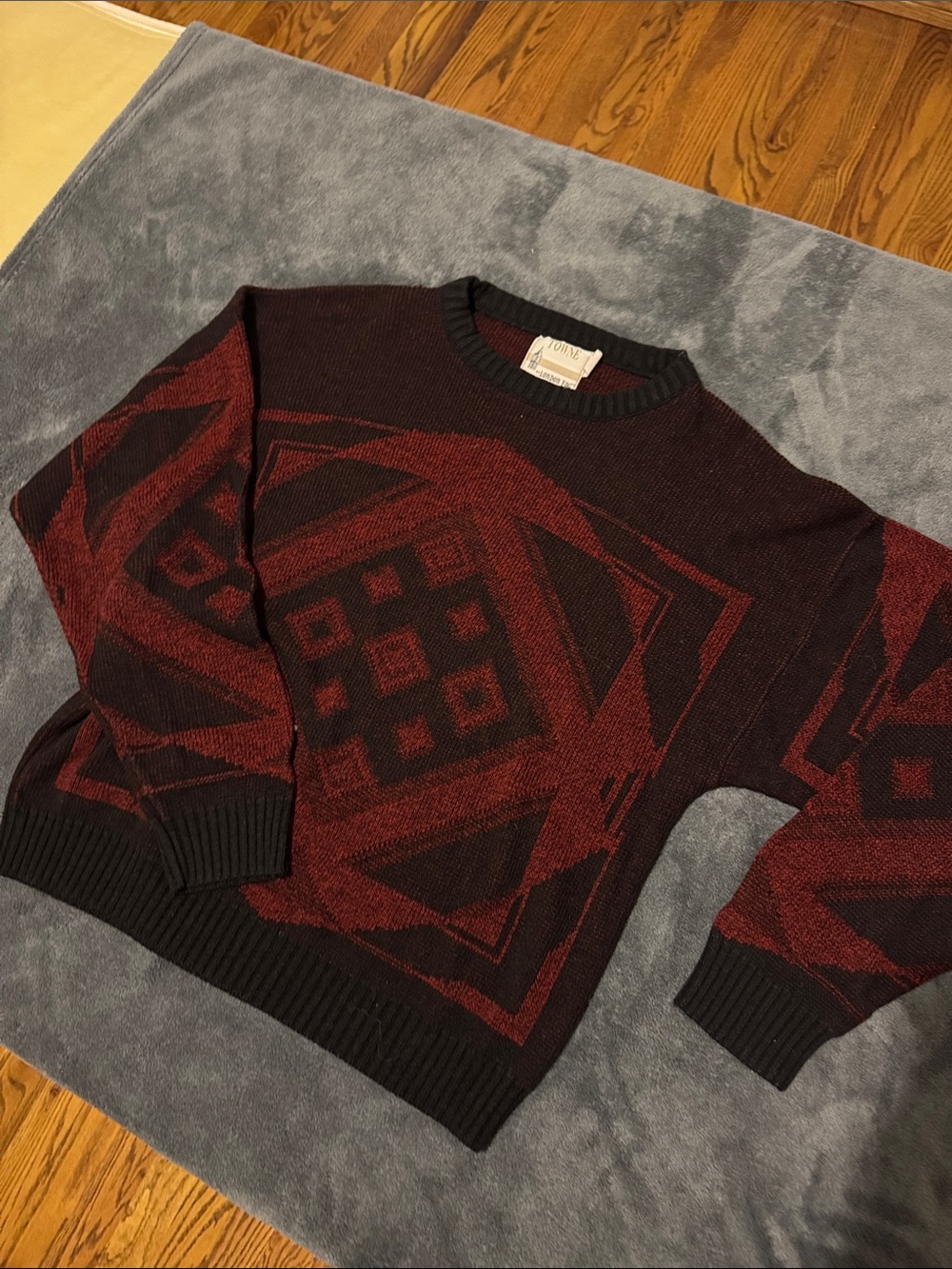 Vintage Men's Geometric Crewneck Sweater - Burgundy/Black
